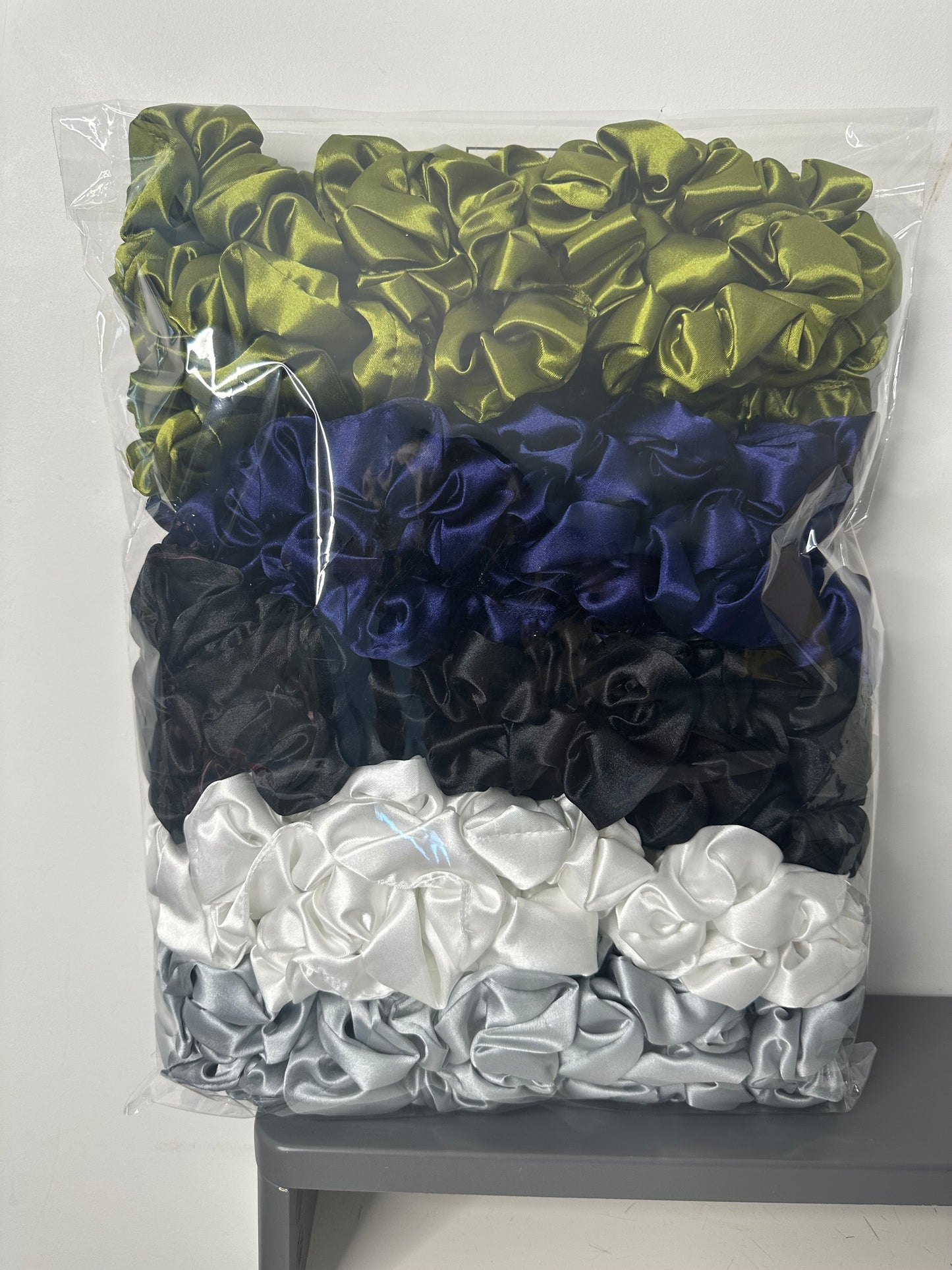 Lots de 50 chouchous en satin à personnaliser