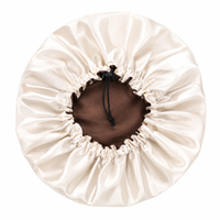 Bonnet en satin réglable