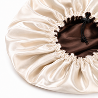 Bonnet en satin réglable